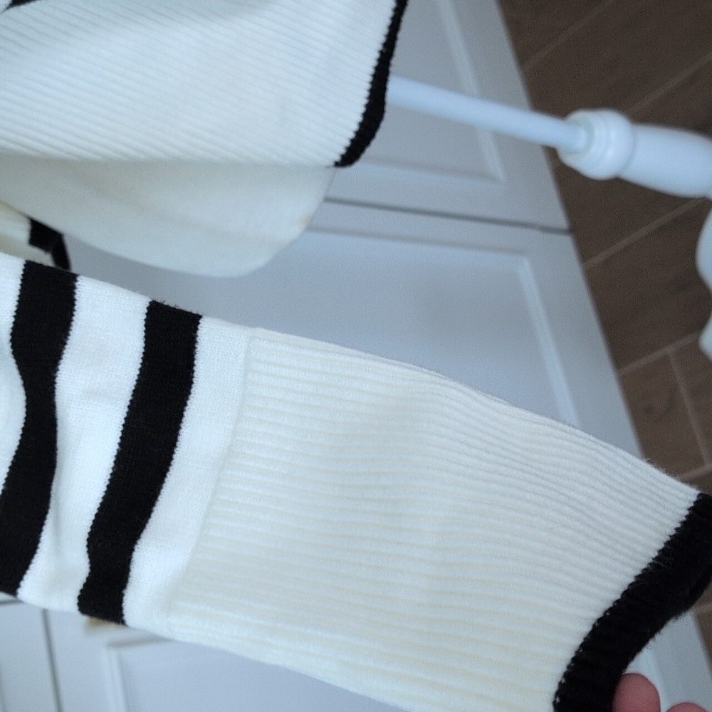 Womens Black and White Stripe Sweater High Neck Size Small - Picture 9 of 10